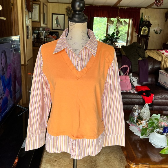 Woman’s Samantha Stuart 2 in one shirt perfect for fall - Picture 14 of 16